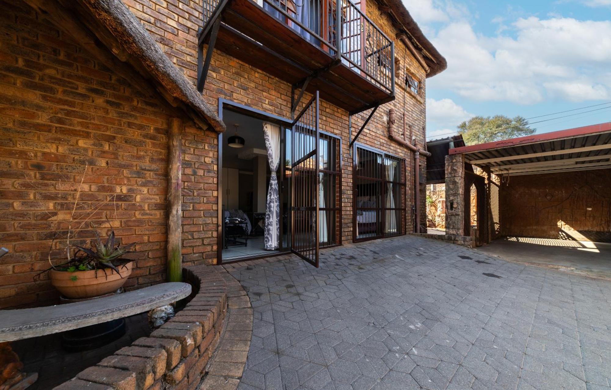 Thatch Haven Guesthouse Centurion Exterior foto